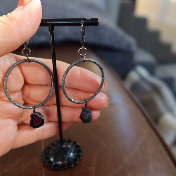 Watermelon tourmaline & blackened sterling silver front facing hoops earrings - Picture 10 of 16